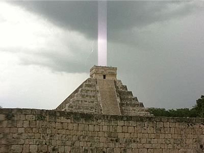 Una  luce dal tempio Maya  agita  gli animi sul  web