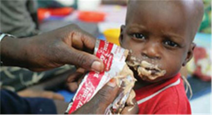 Una pasta di noccioline potente “farmaco” salvavita di bambini.