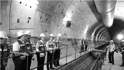 VISITA A LA LUMBRERA NO. 10 Y PUESTA EN OPERACIÓN DE LOS PRIMEROS DIEZ KILÓMETROS DEL TÚNEL EMISOR ORIENTE