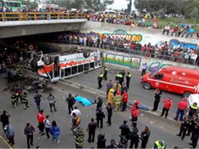 Vuelca camión en Mex-Puebla