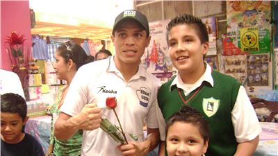 ZITACUARO SE LE ENTREGA A EDGAR SOSA